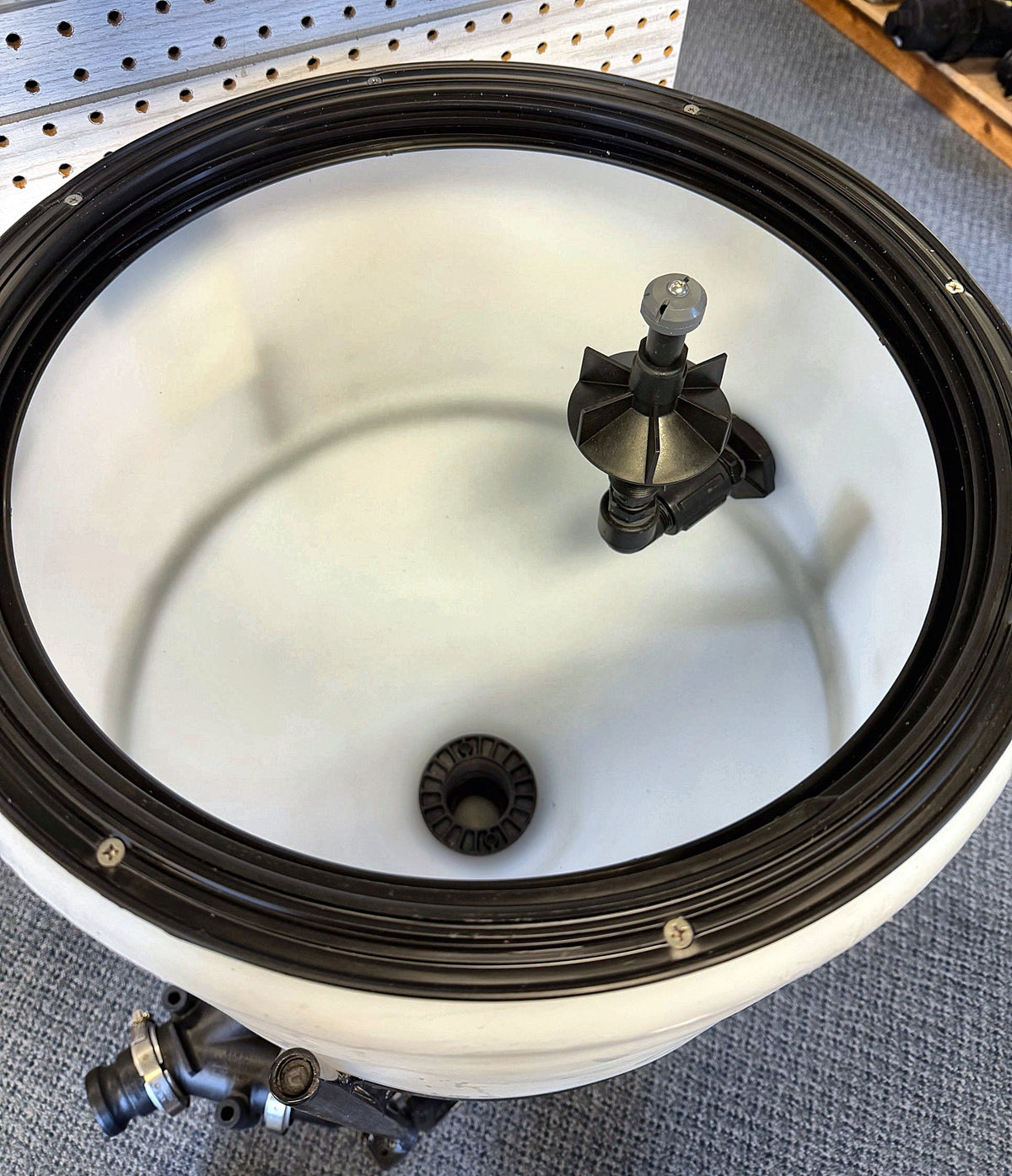 SCE Inductor Tank Kit — 15–30 Gal Chemical Inductor Tank with Stand, Banjo 2" Venturi and Rinse, Fully Assembled
